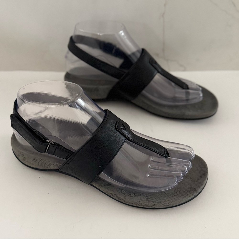 Vionic Sandals Women Size 6 Tala T-Strap Black Leather Slingback Comfort